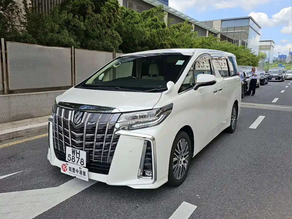 Toyota Alphard — фото 10