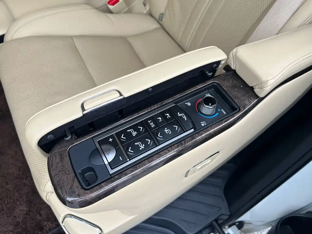 Toyota Alphard — фото 4