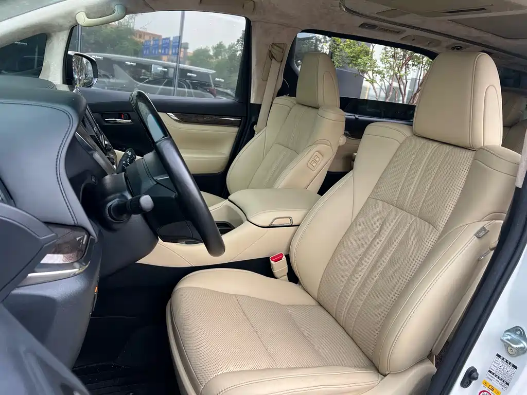 Toyota Alphard — фото 6