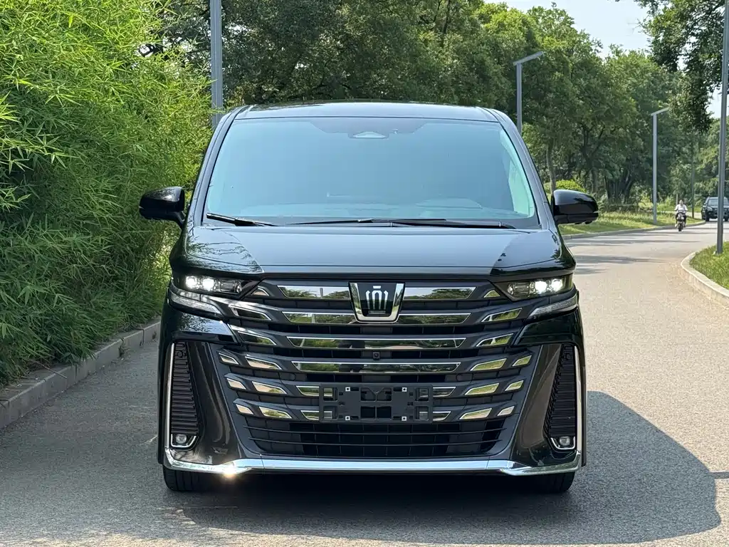 Toyota Vellfire — фото 2