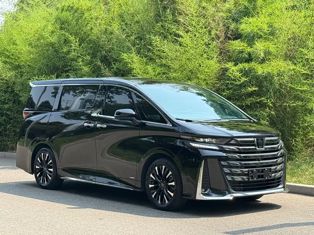 Toyota Vellfire — фото 3