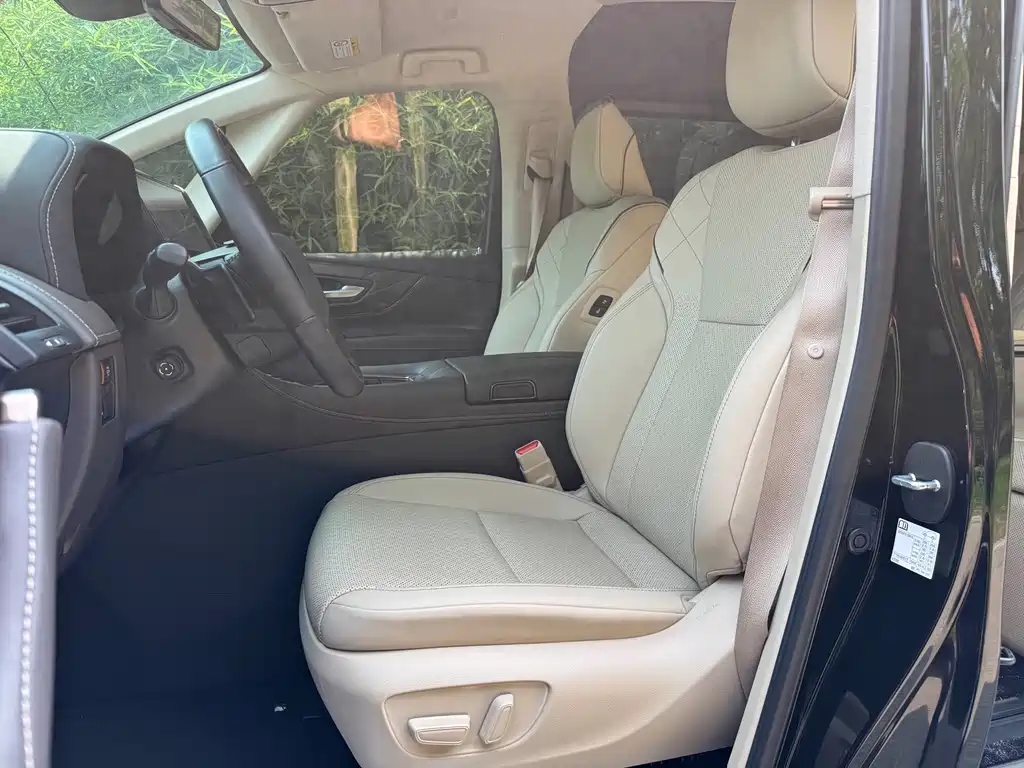 Toyota Vellfire — фото 4