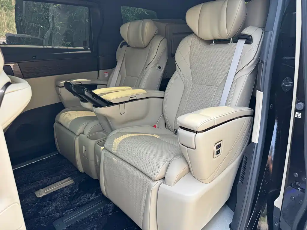 Toyota Vellfire — фото 5