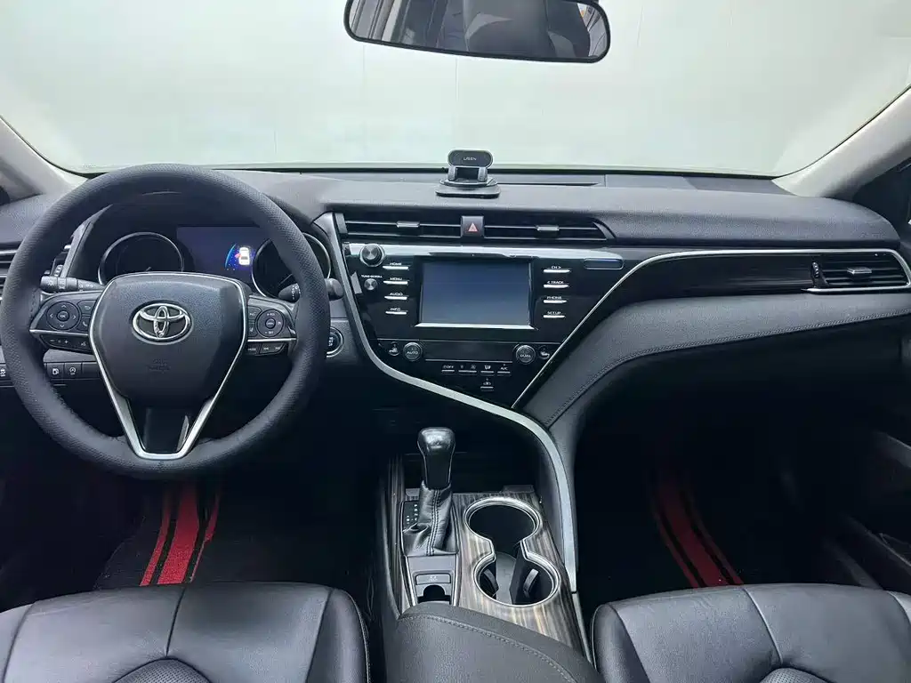 Toyota Camry — фото 8