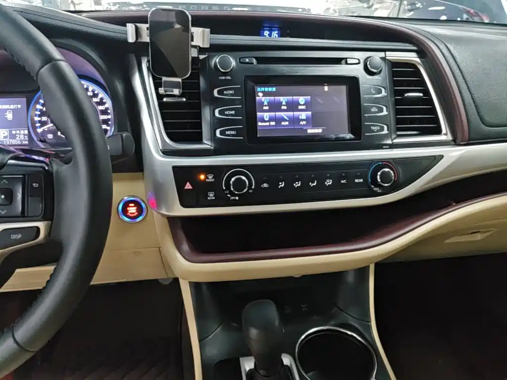 Toyota Highlander — фото 13