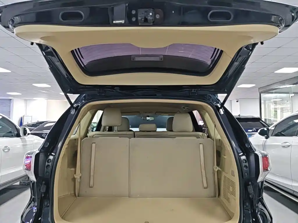 Toyota Highlander — фото 19