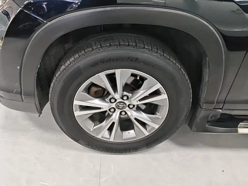 Toyota Highlander — фото 23