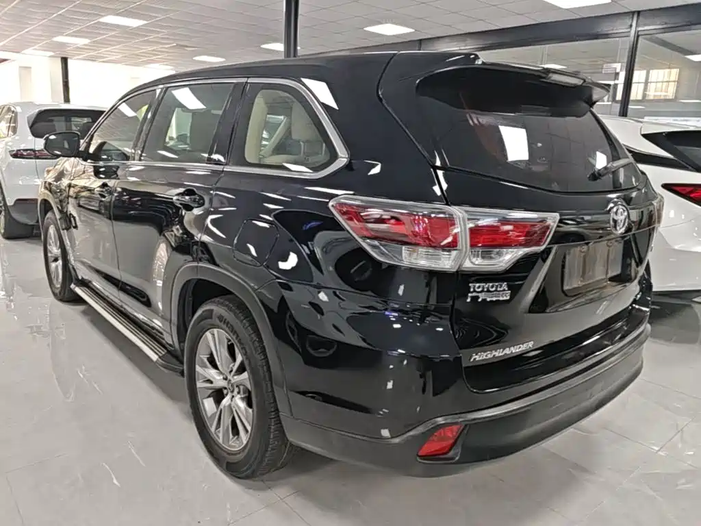 Toyota Highlander — фото 5