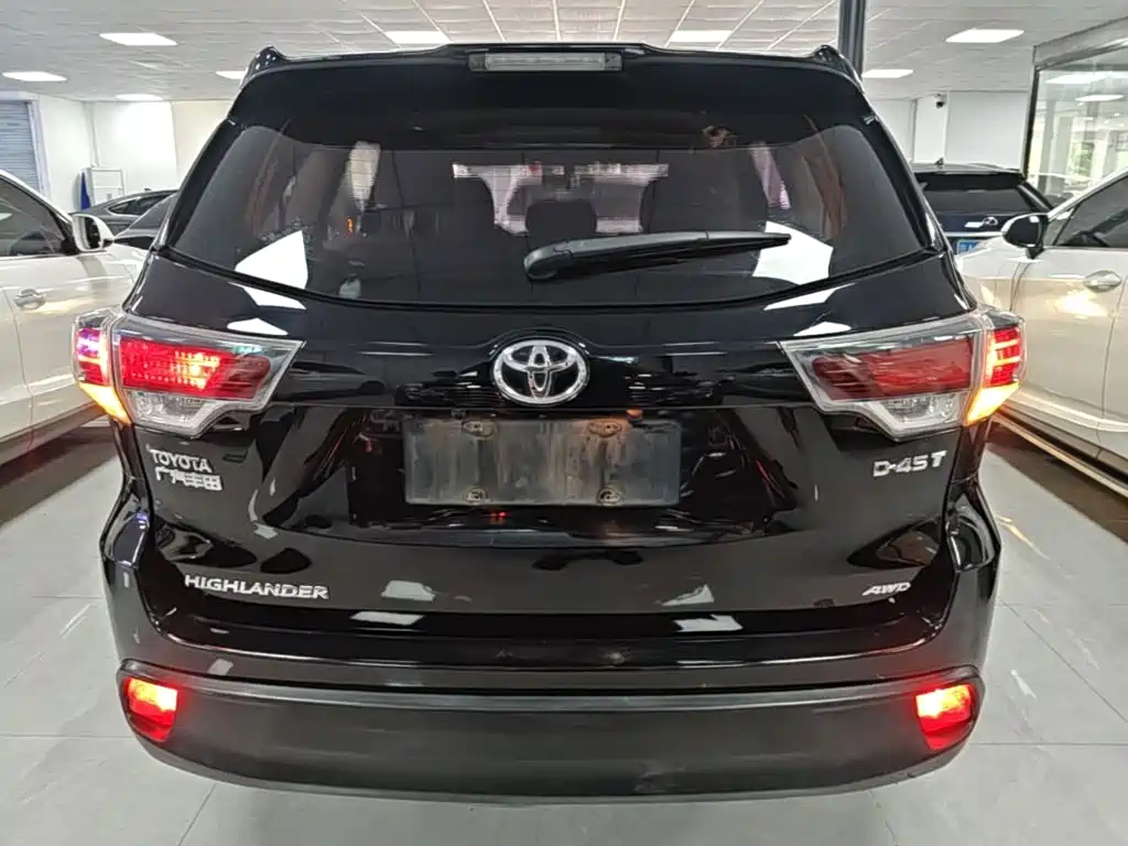 Toyota Highlander — фото 6