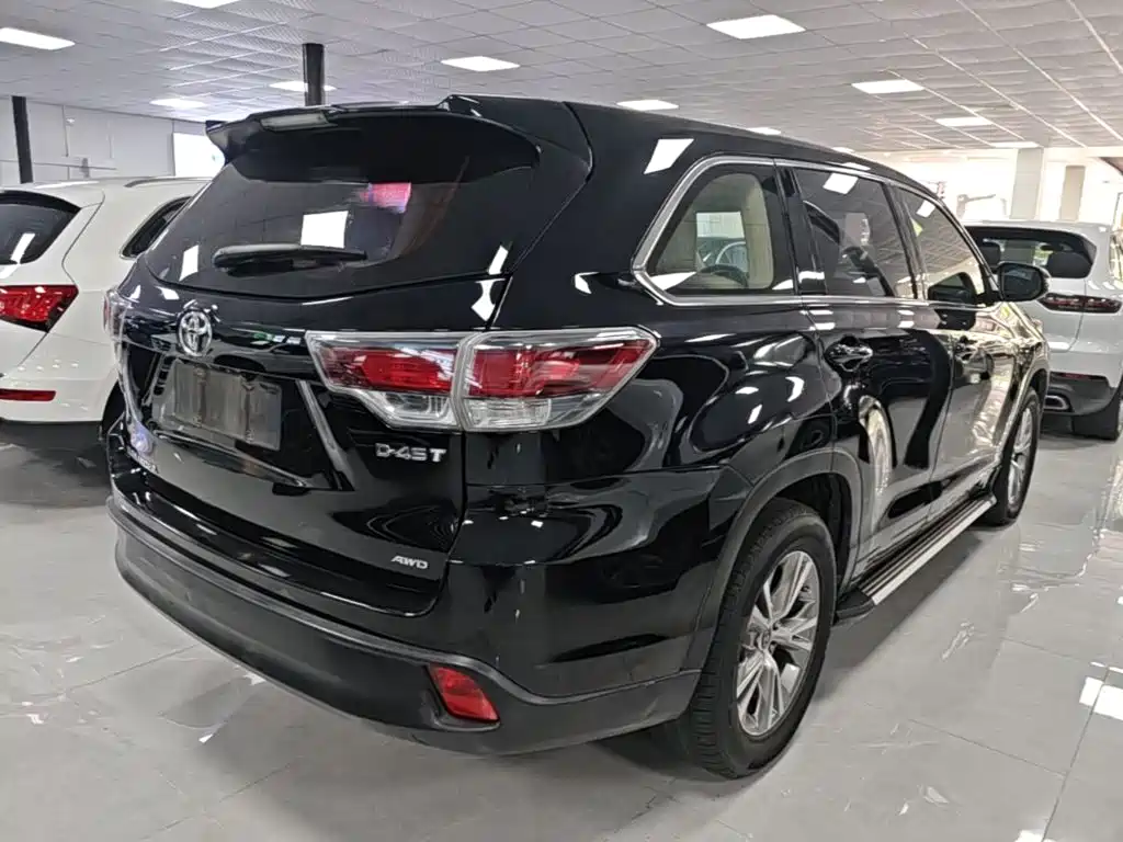 Toyota Highlander — фото 7