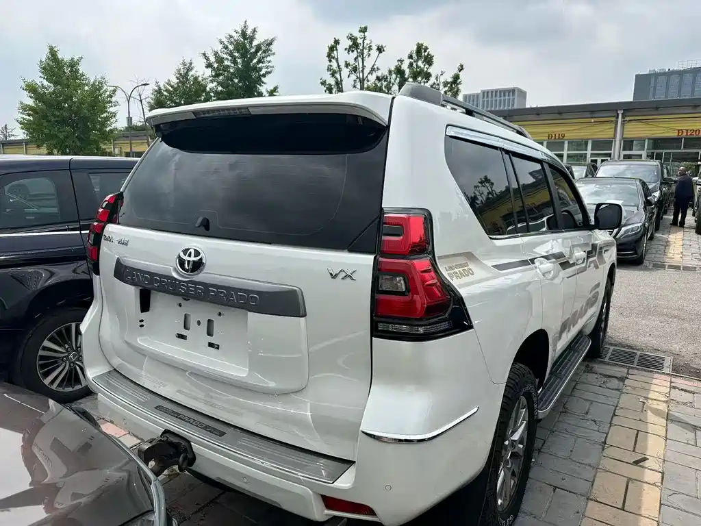 Toyota Prado — фото 9