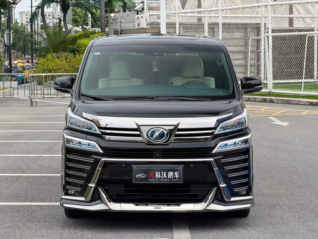 Toyota Vellfire — фото 2