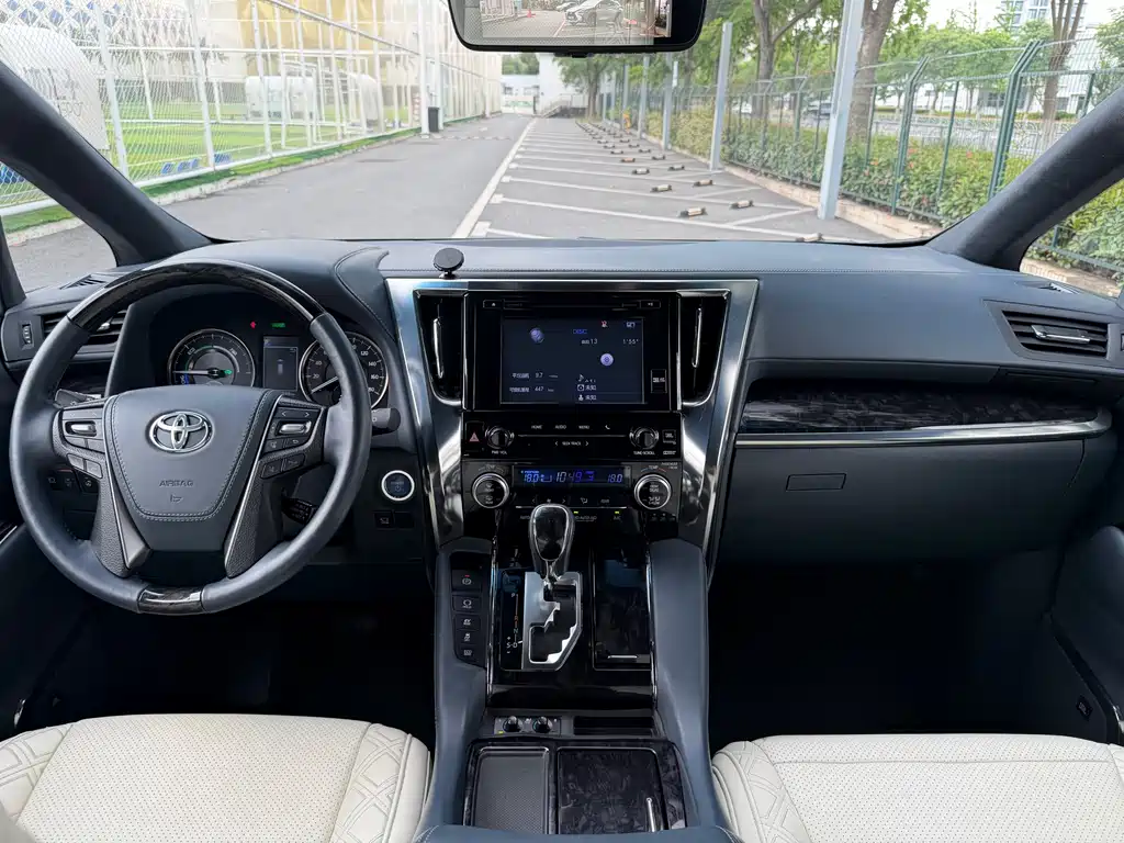 Toyota Vellfire — фото 21