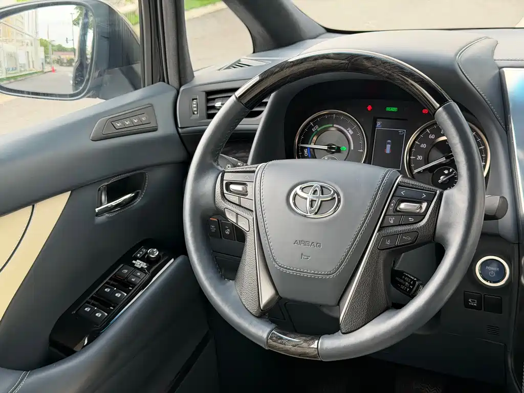 Toyota Vellfire — фото 22