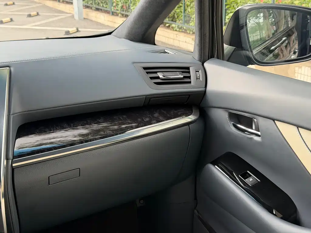 Toyota Vellfire — фото 23