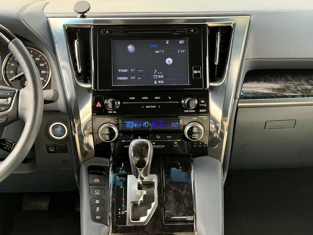 Toyota Vellfire — фото 24