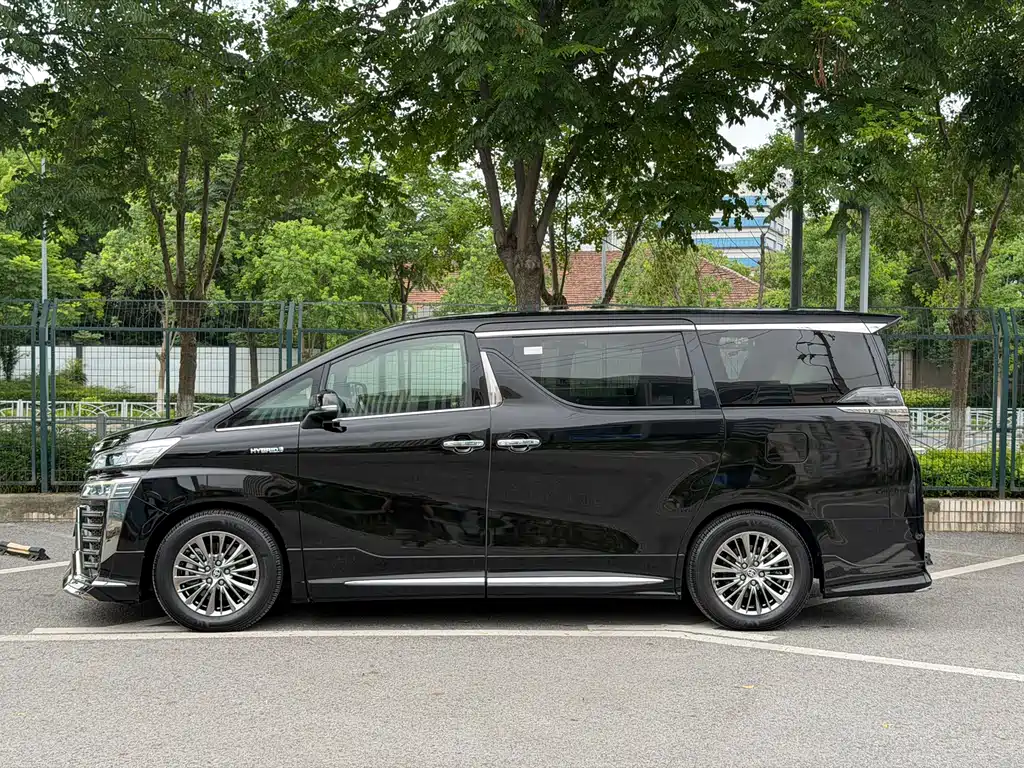 Toyota Vellfire — фото 7