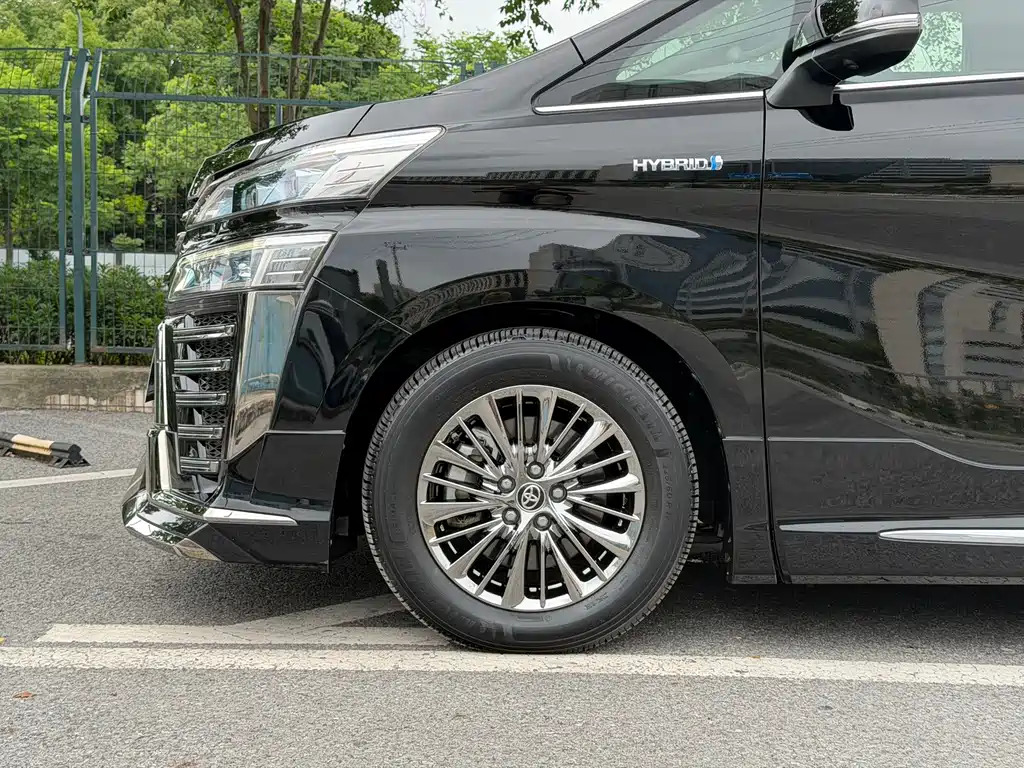 Toyota Vellfire — фото 8