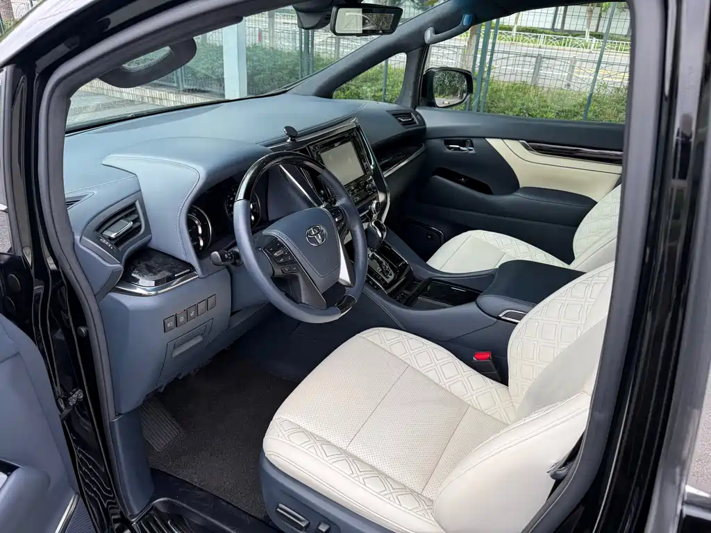 Toyota Vellfire — фото 9