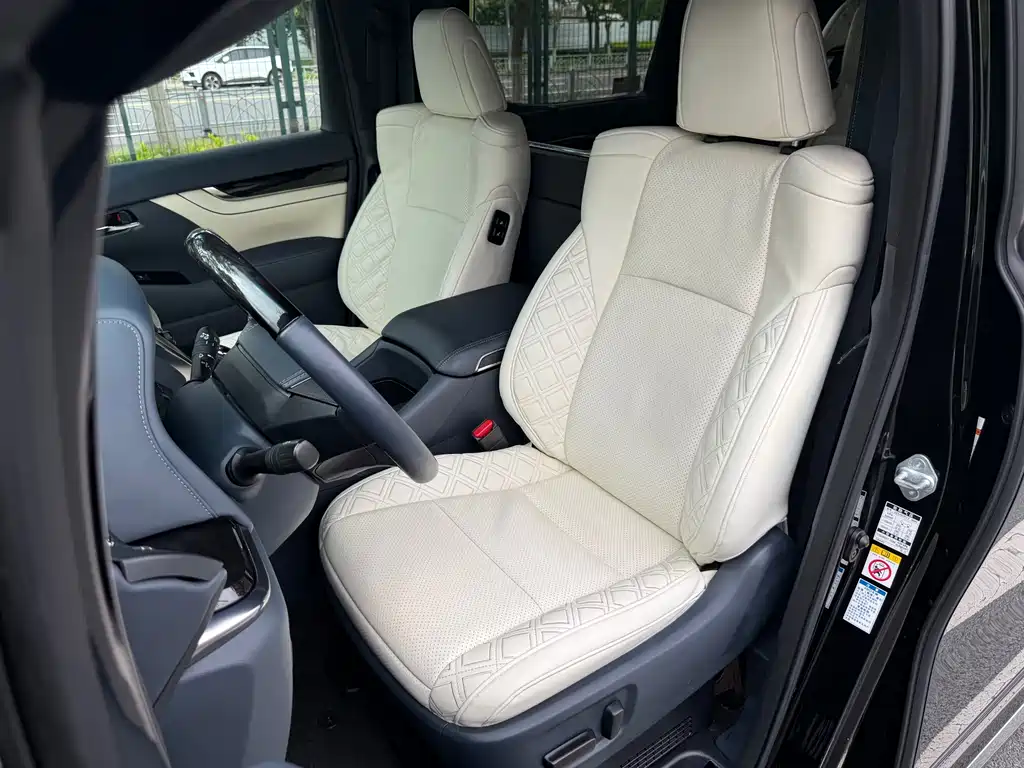 Toyota Vellfire — фото 10
