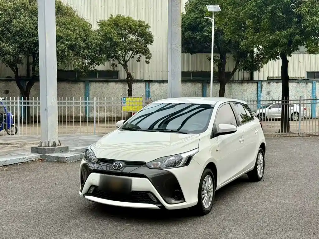 Toyota Yaris L — фото 2