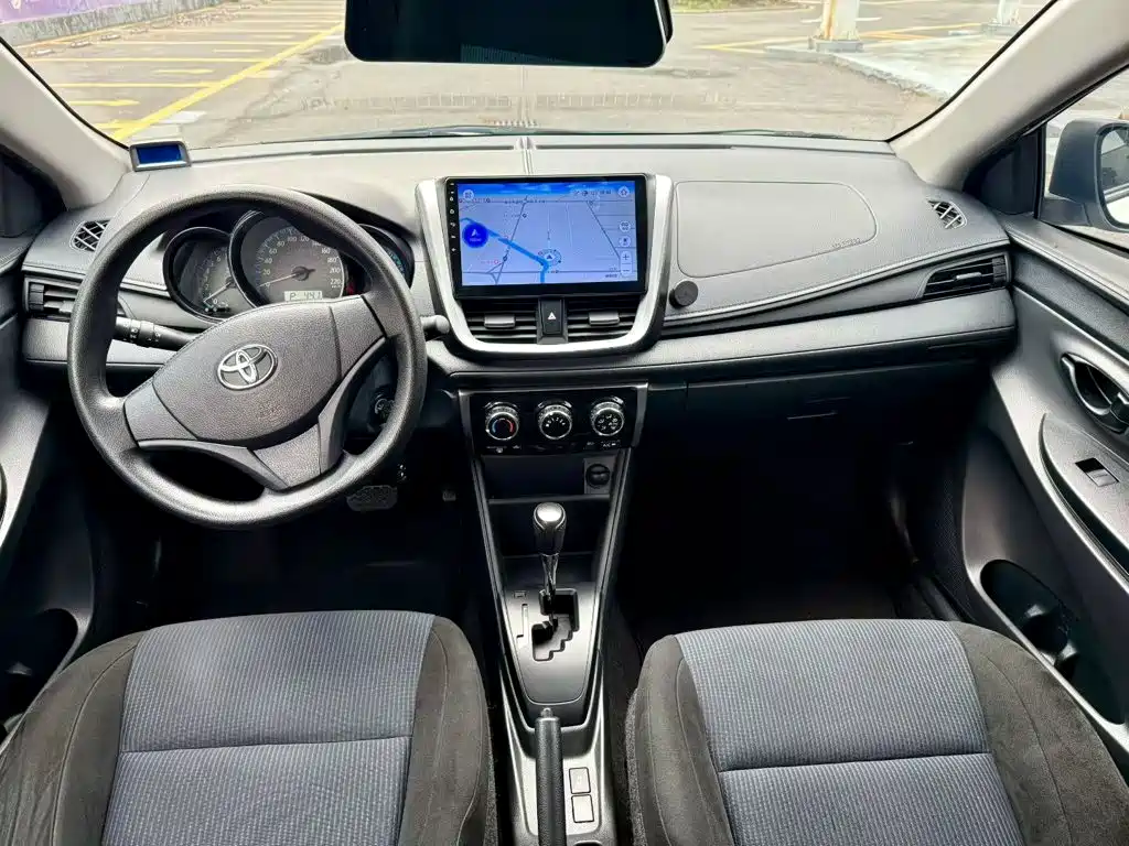 Toyota Yaris L — фото 19