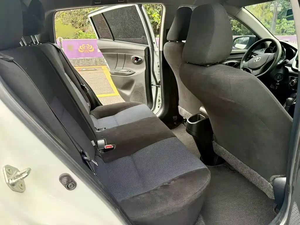 Toyota Yaris L — фото 20