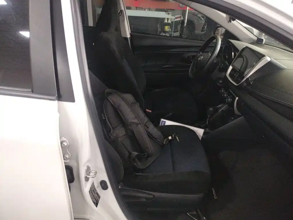 Toyota Yaris L — фото 22
