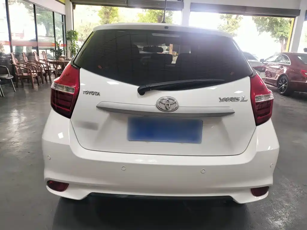 Toyota Yaris L — фото 4