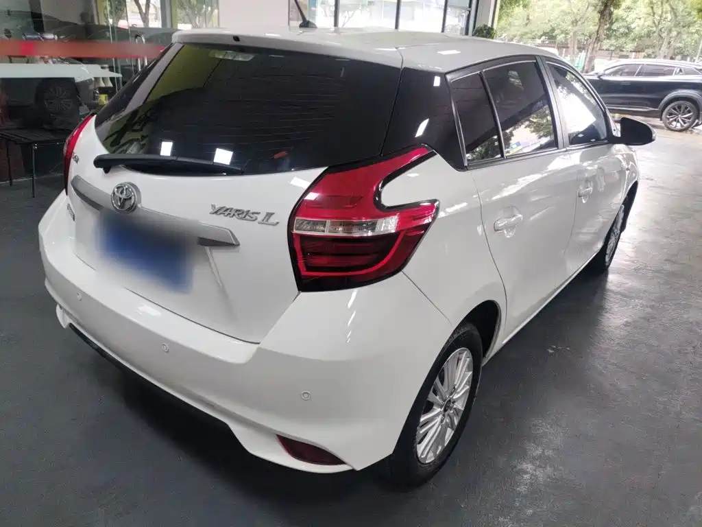 Toyota Yaris L — фото 5