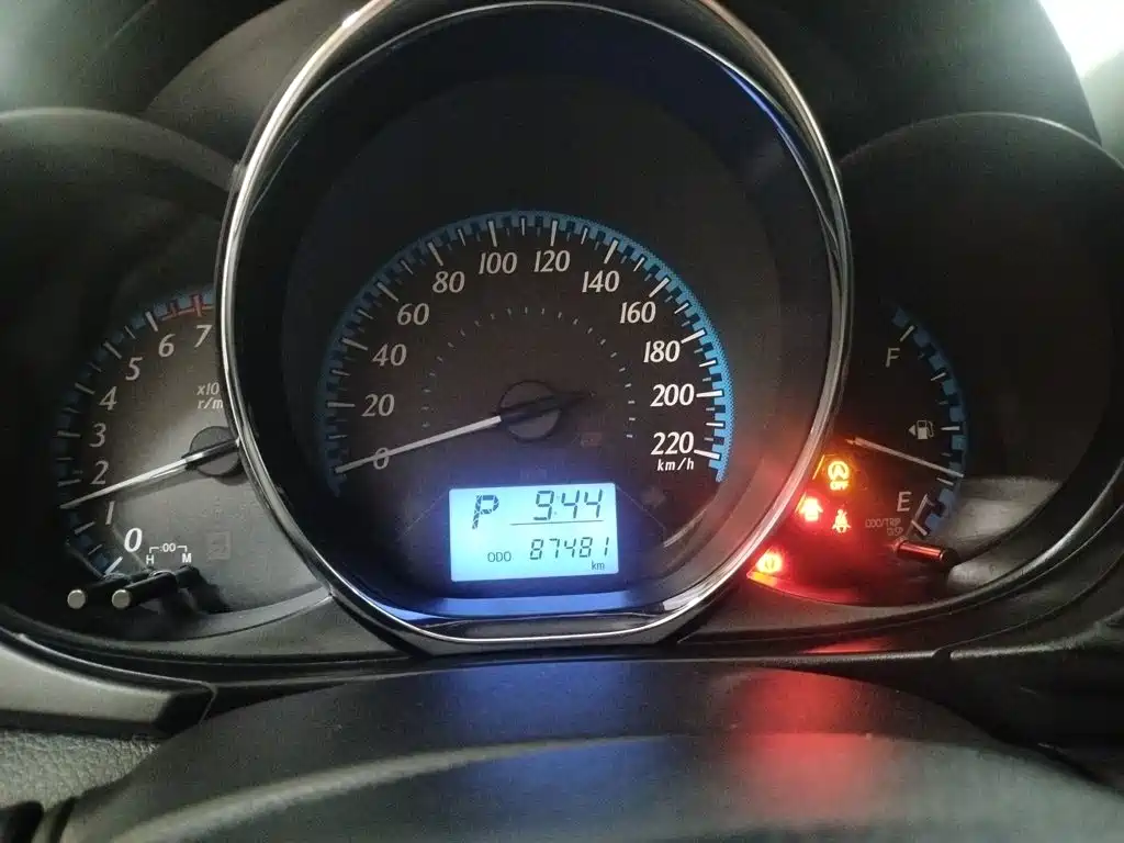 Toyota Yaris L — фото 8