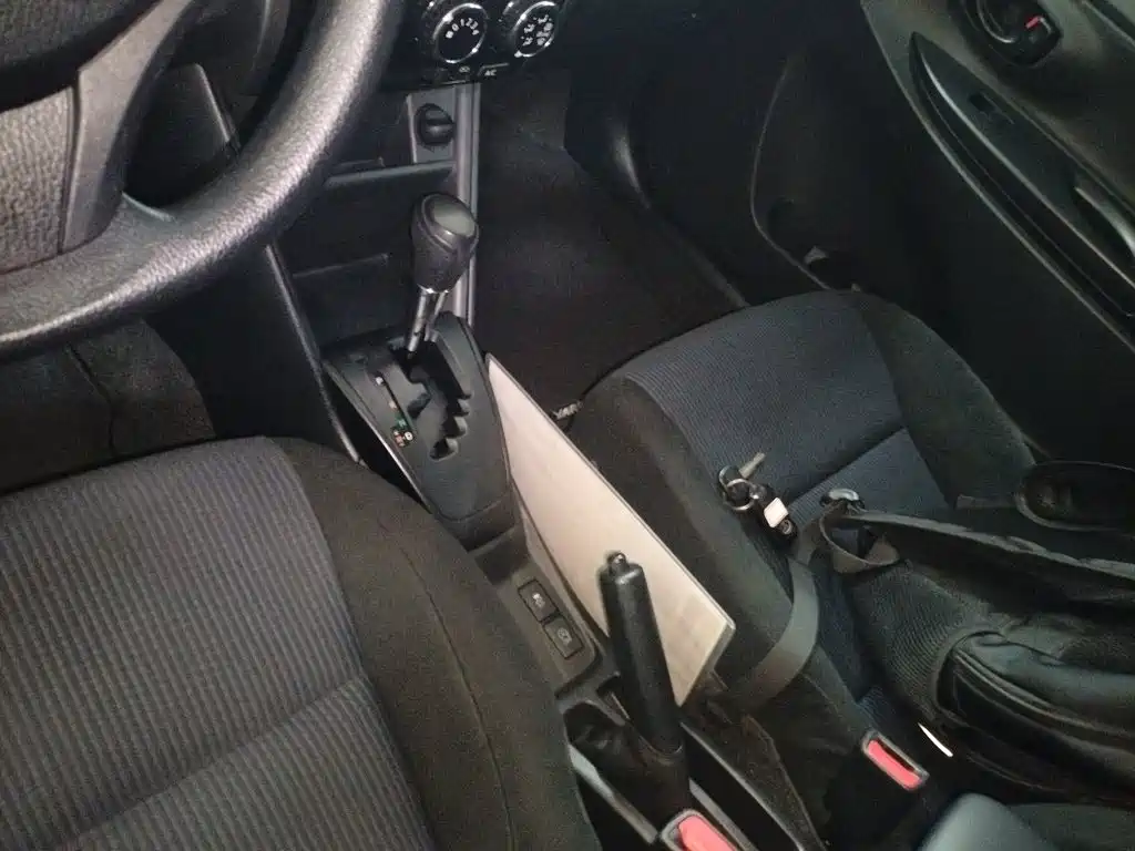 Toyota Yaris L — фото 10