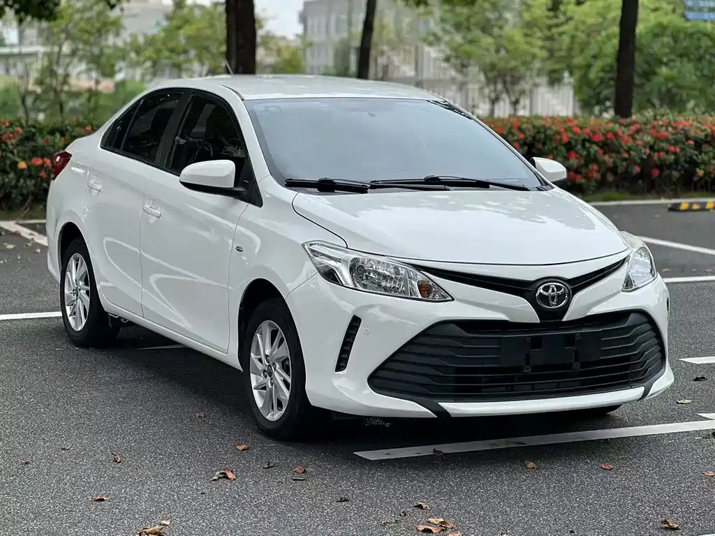 Toyota Vios — фото 4