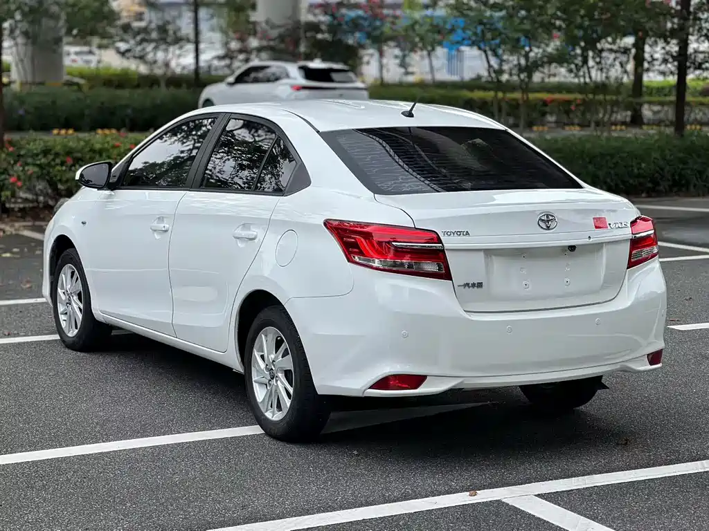 Toyota Vios — фото 6