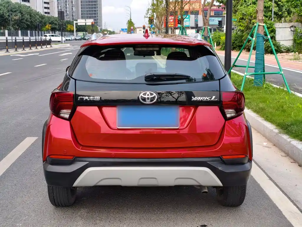 Toyota Yaris L — фото 23