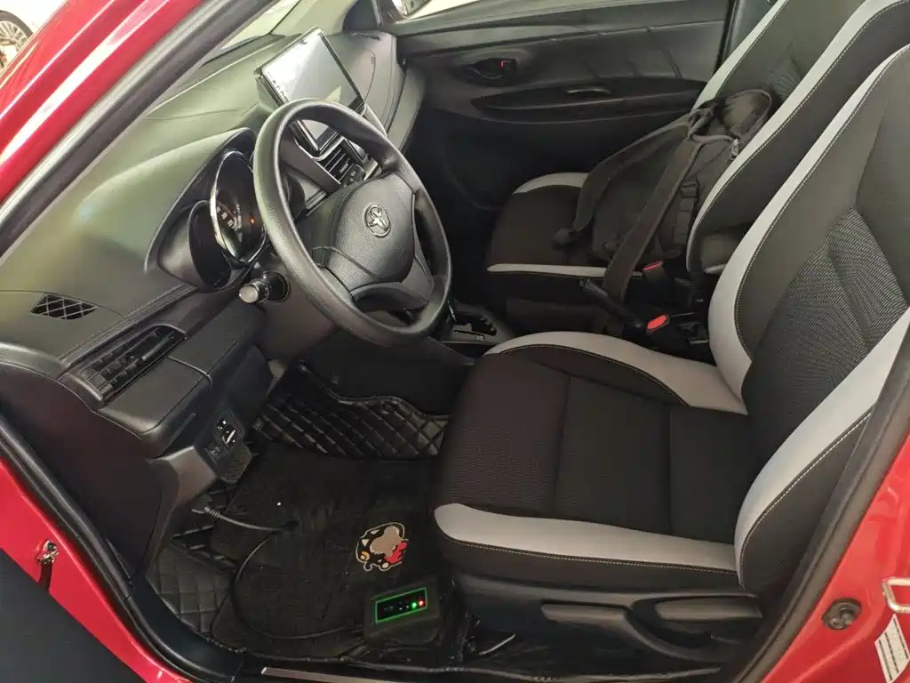 Toyota Yaris L — фото 7