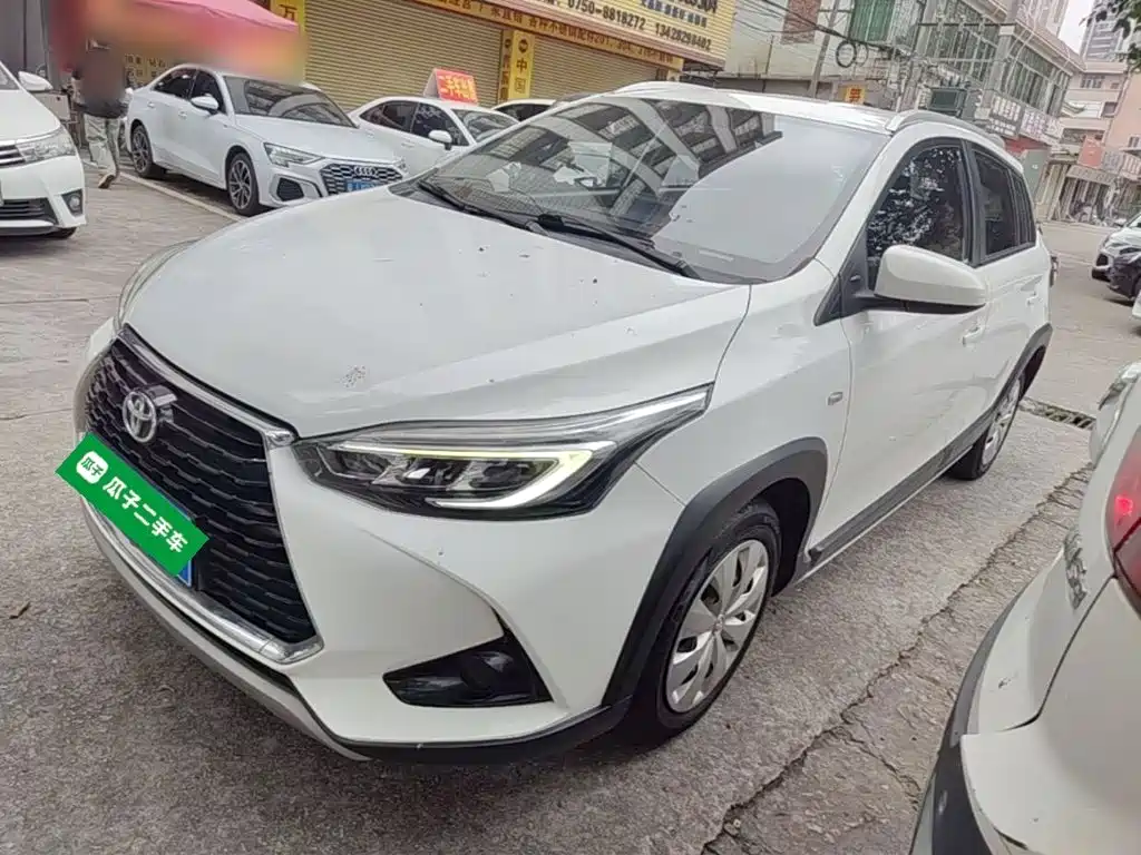 Toyota Yaris L — фото 2