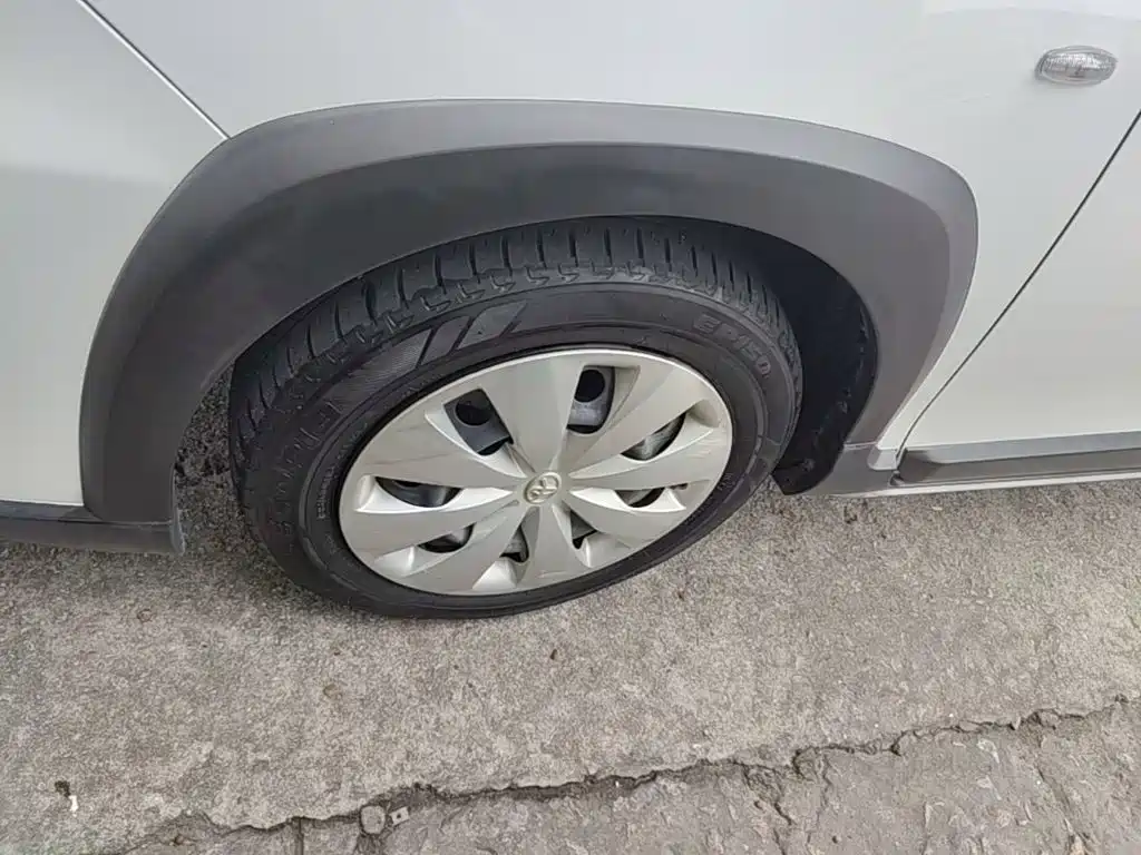 Toyota Yaris L — фото 23