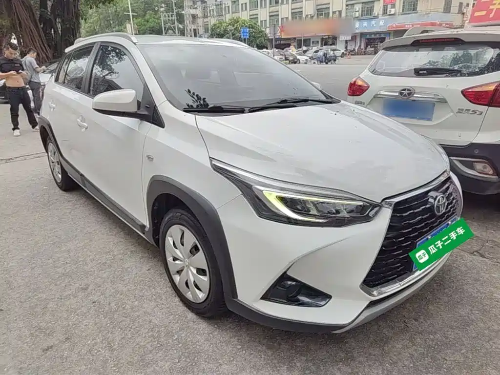 Toyota Yaris L — фото 4