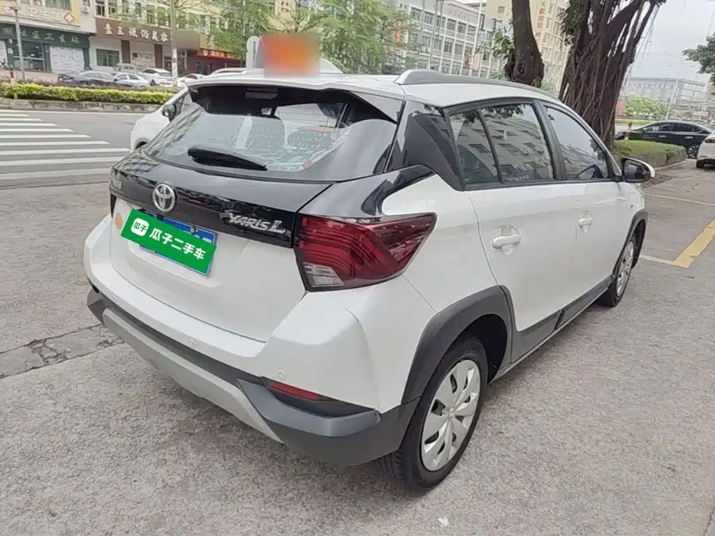 Toyota Yaris L — фото 7