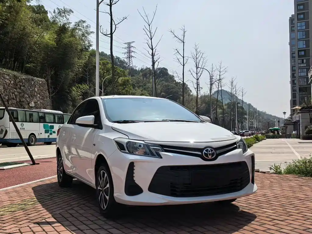Toyota Vios — фото 4