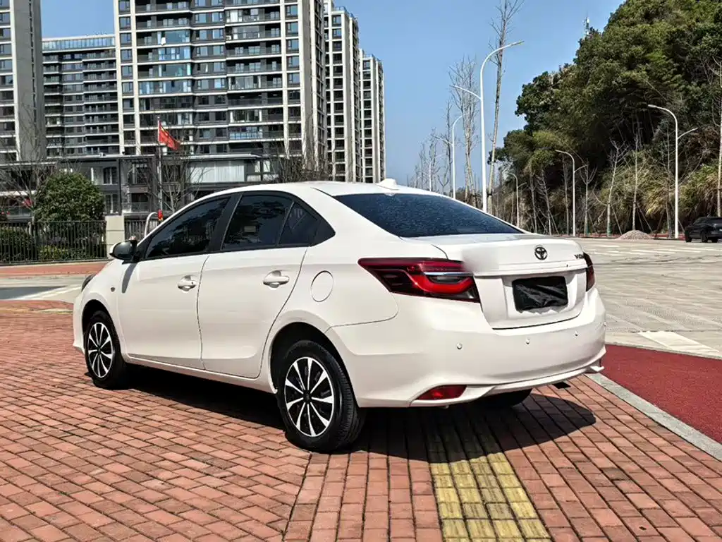 Toyota Vios — фото 5