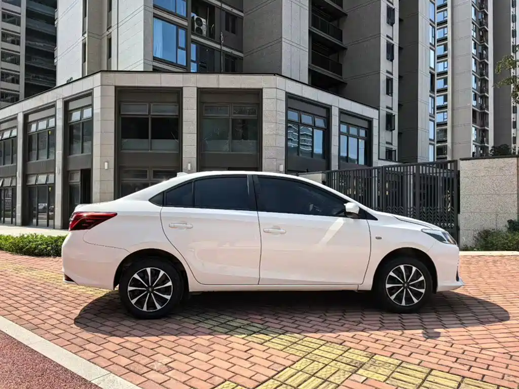Toyota Vios — фото 8