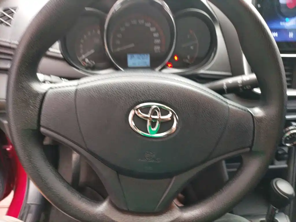 Toyota Yaris L — фото 11