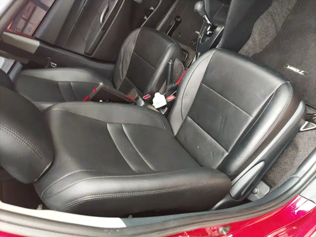 Toyota Yaris L — фото 25