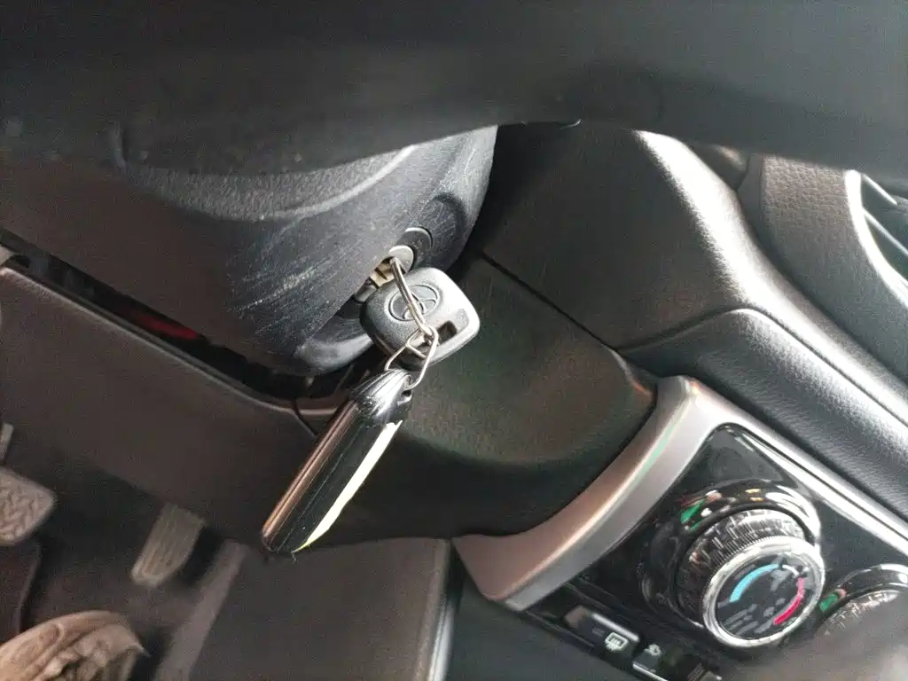 Toyota Yaris L — фото 9