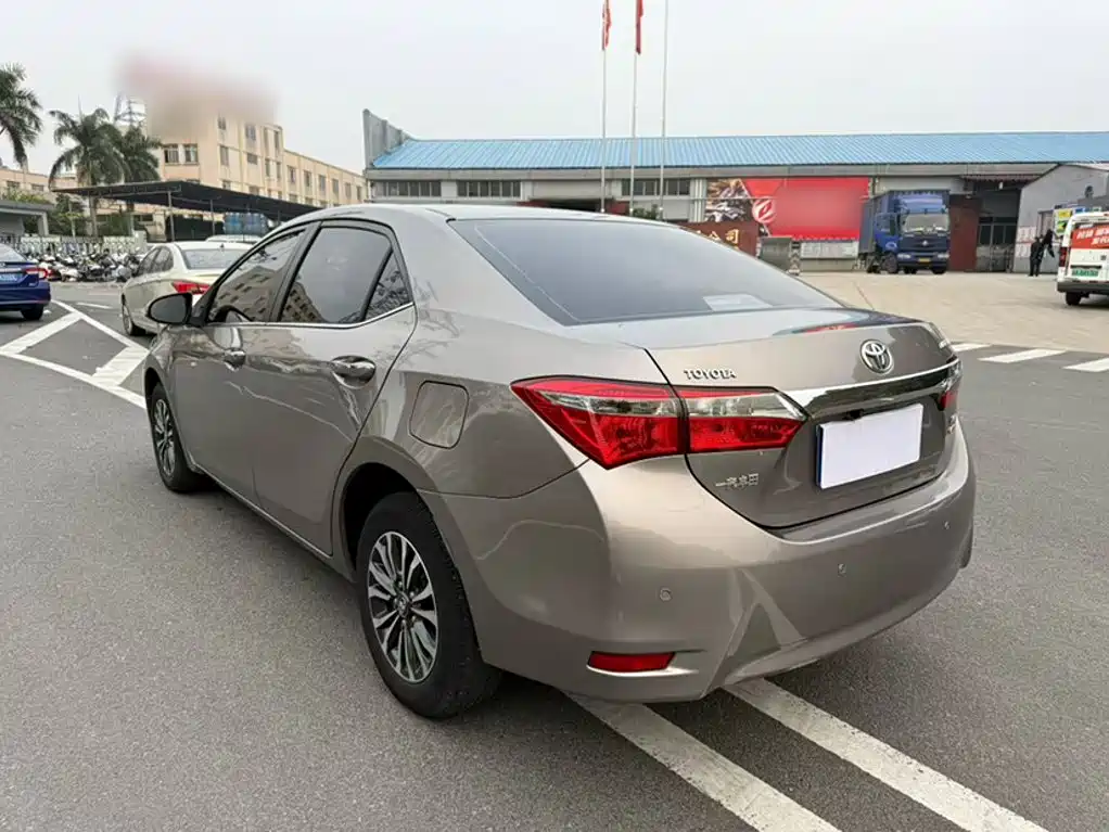 Toyota Corolla — фото 23