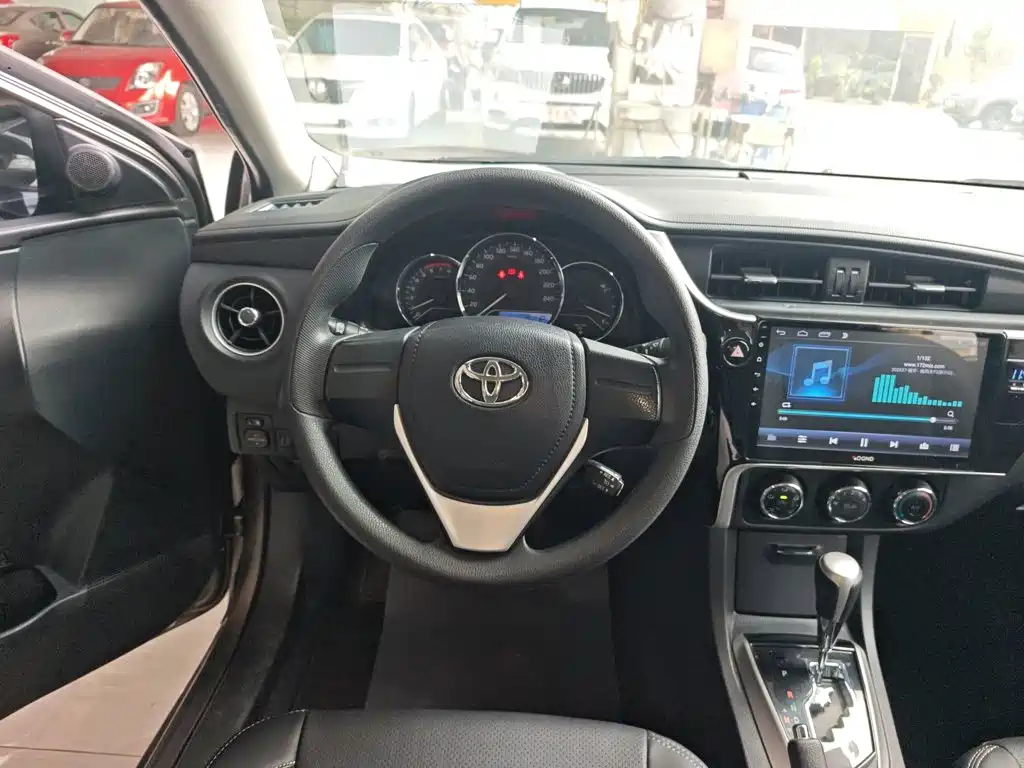 Toyota Corolla — фото 4