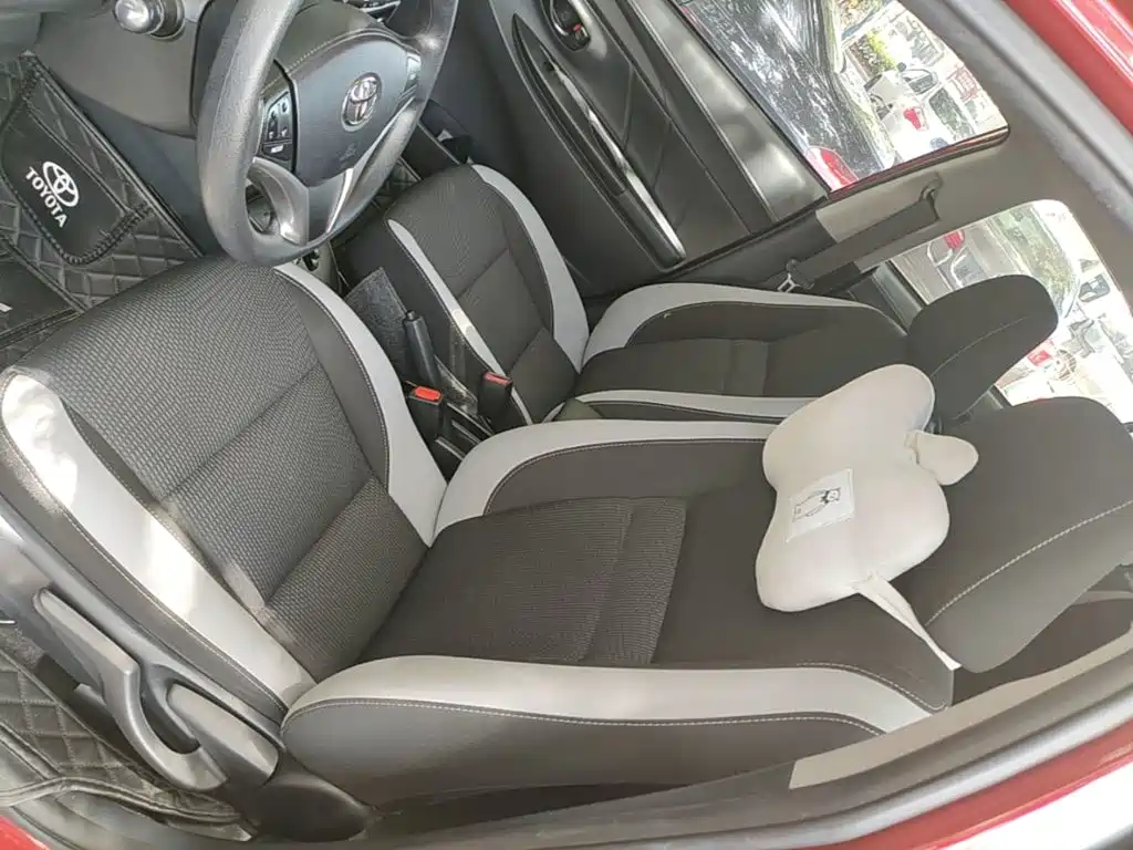 Toyota Yaris L — фото 11