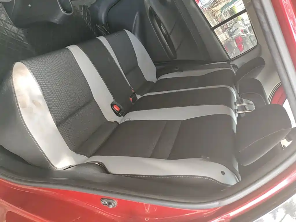 Toyota Yaris L — фото 13